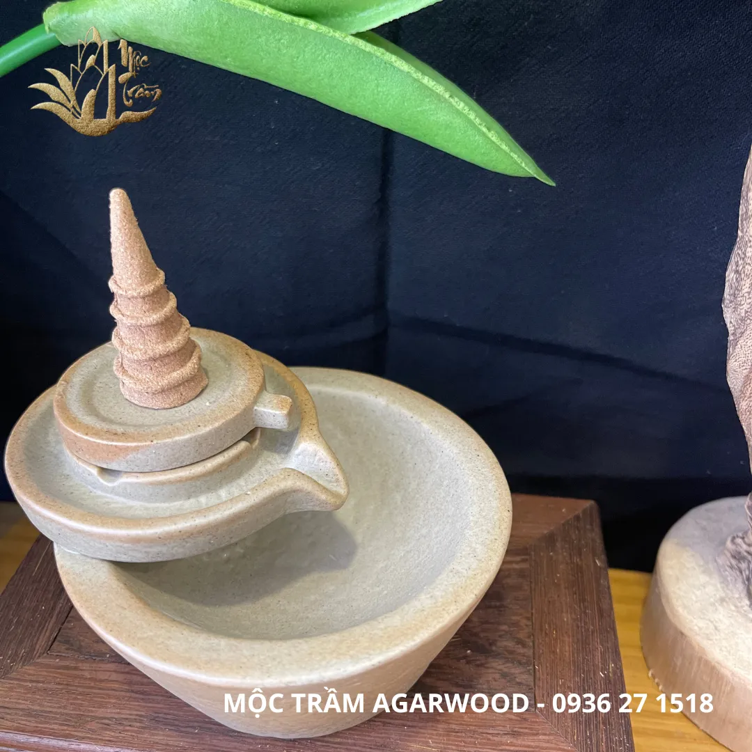 Mini Reverse Smoke Waterfall – Glazed Ceramic Agarwood Cone Burner